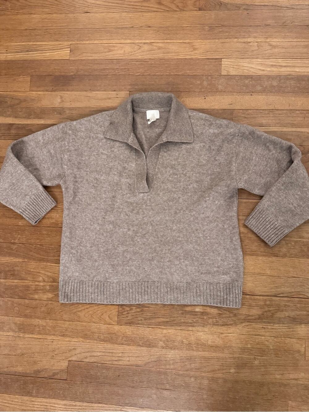 H&M Women's Taupe Wool Blend Collared V-Neck Knit Sweater - Size M
b4